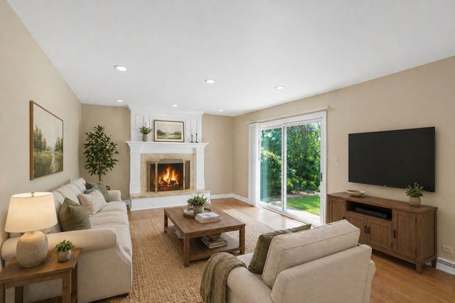 1145 Hunting Drive W, Palatine, IL 60067