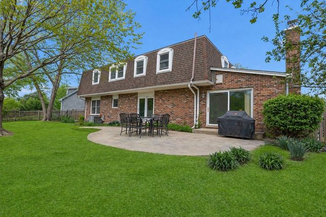 1145 Hunting Drive W, Palatine, IL 60067