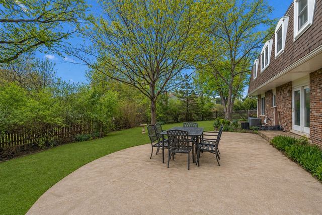 1145 Hunting Drive W, Palatine, IL 60067