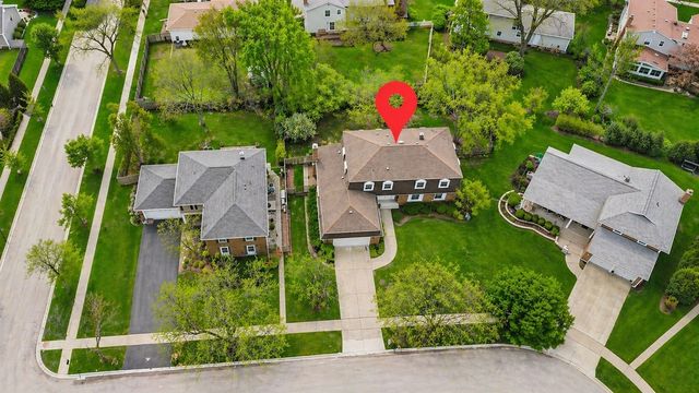 1145 Hunting Drive W, Palatine, IL 60067
