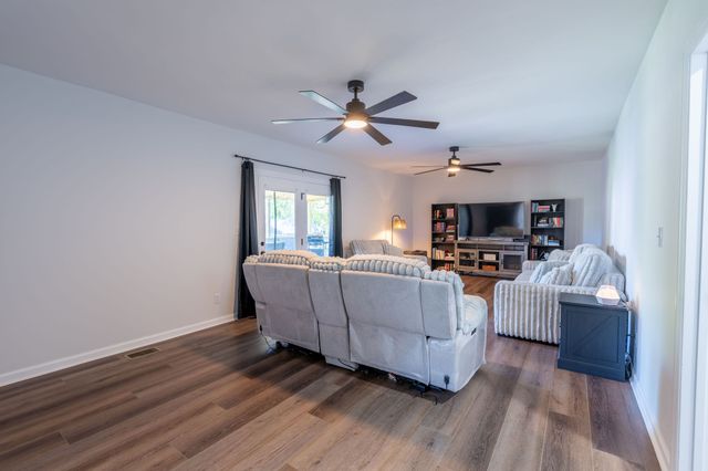 709 Windsor Ave, Lawrenceburg, TN 38464