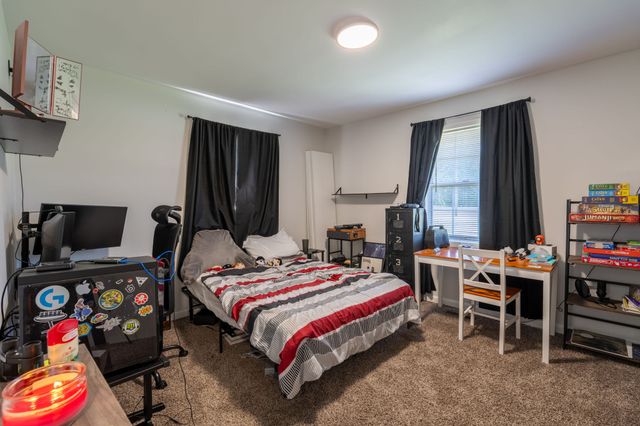 709 Windsor Ave, Lawrenceburg, TN 38464