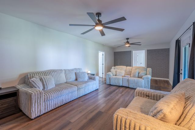 709 Windsor Ave, Lawrenceburg, TN 38464