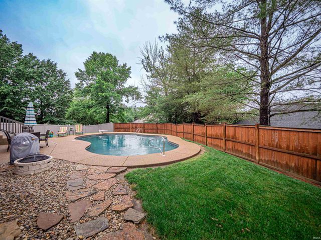 2730 Winfield Drive, Evansville, IN 47725