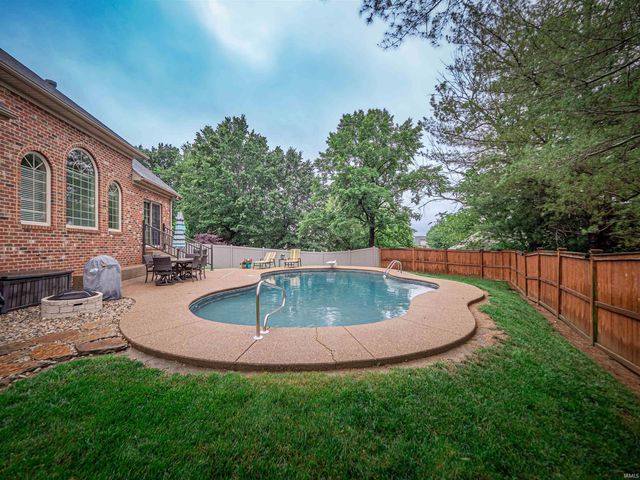 2730 Winfield Drive, Evansville, IN 47725
