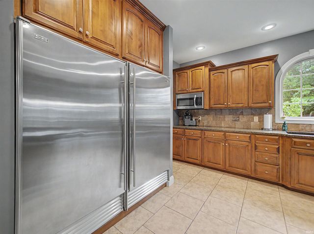 2730 Winfield Drive, Evansville, IN 47725