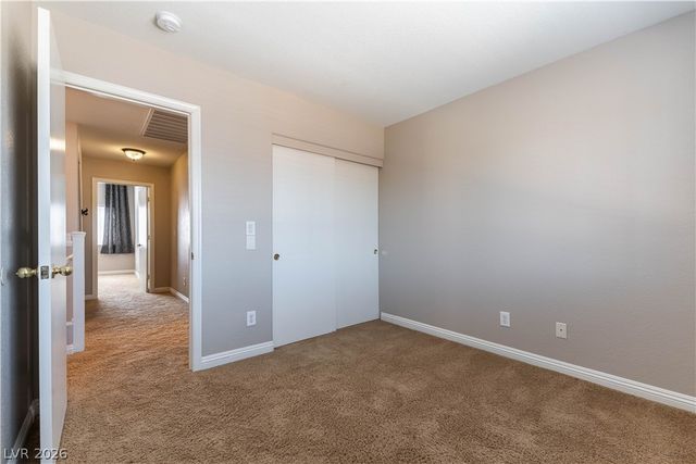 688 Emerald City Avenue, Las Vegas, NV 89183