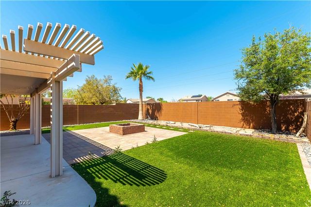 688 Emerald City Avenue, Las Vegas, NV 89183