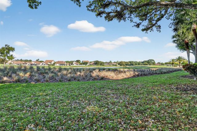 8033 Aberdeen Dr 102, Boynton Beach, FL 33472