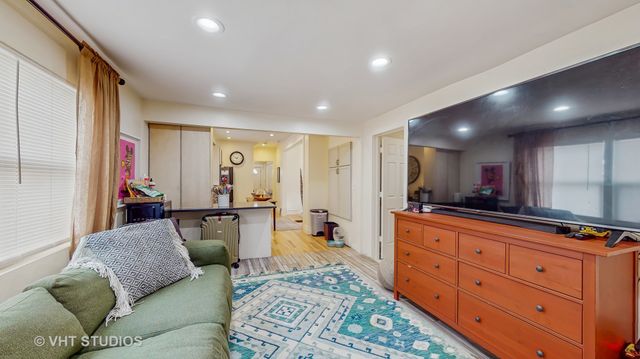 1616 S 6th Avenue, Maywood, IL 60153