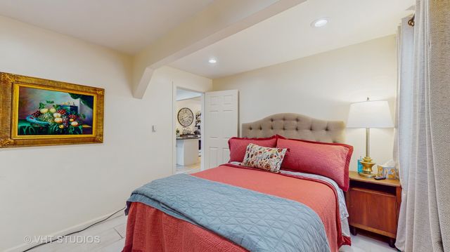 1616 S 6th Avenue, Maywood, IL 60153