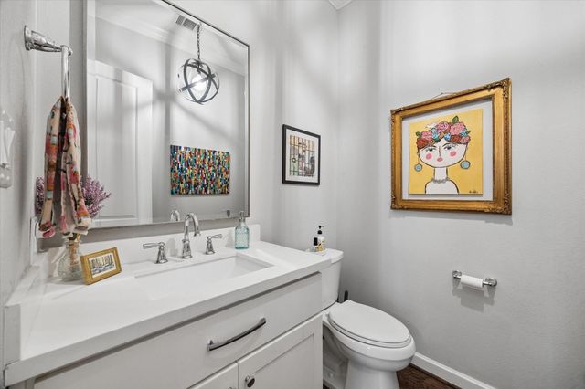 118 E 27th Street B, Houston, TX 77008