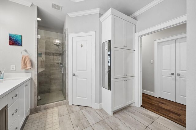 118 E 27th Street B, Houston, TX 77008