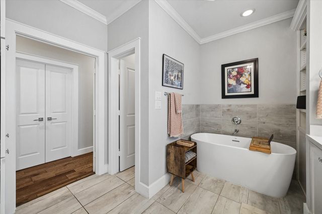 118 E 27th Street B, Houston, TX 77008
