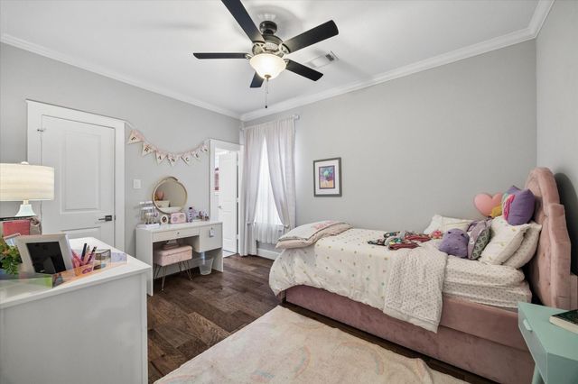 118 E 27th Street B, Houston, TX 77008