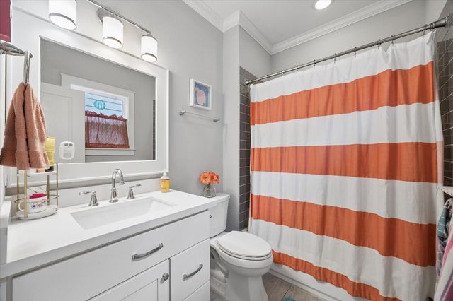 118 E 27th Street B, Houston, TX 77008
