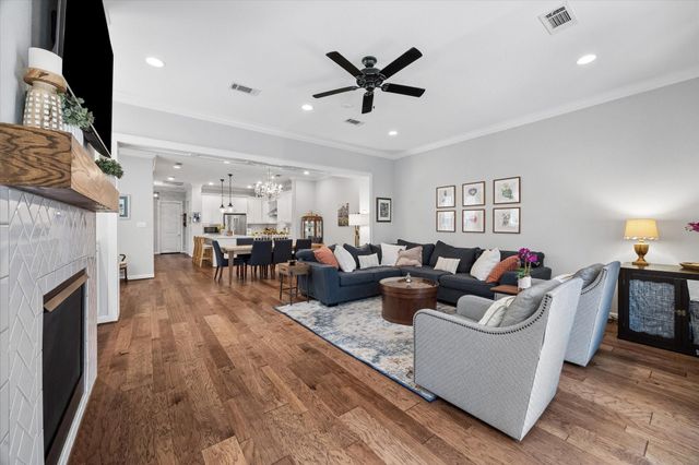 118 E 27th Street B, Houston, TX 77008