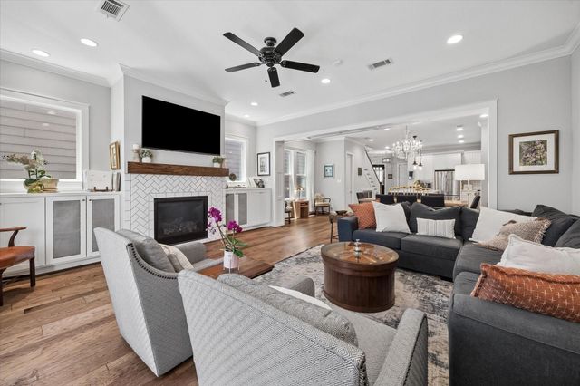 118 E 27th Street B, Houston, TX 77008