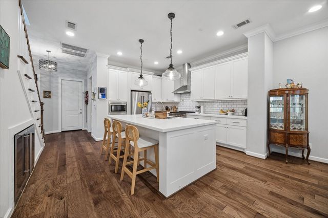 118 E 27th Street B, Houston, TX 77008