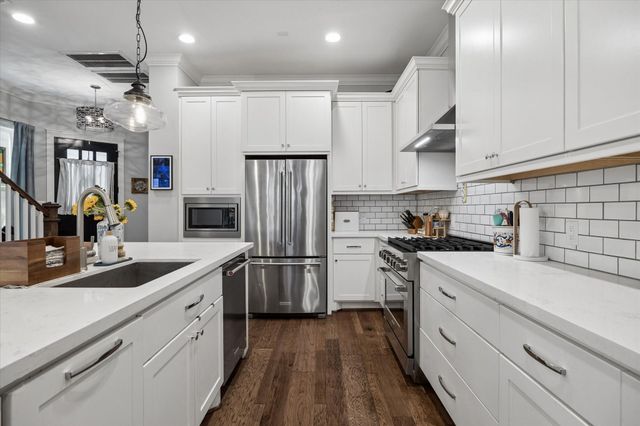 118 E 27th Street B, Houston, TX 77008
