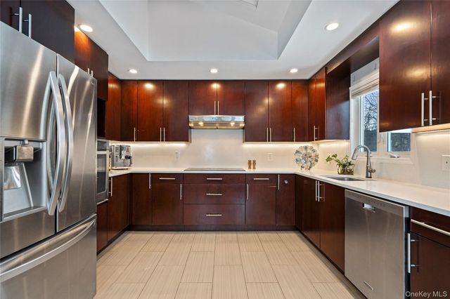 24 Jeffrey Lane, Great Neck, NY 11020