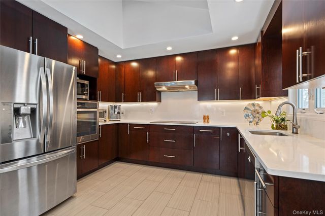 24 Jeffrey Lane, Great Neck, NY 11020