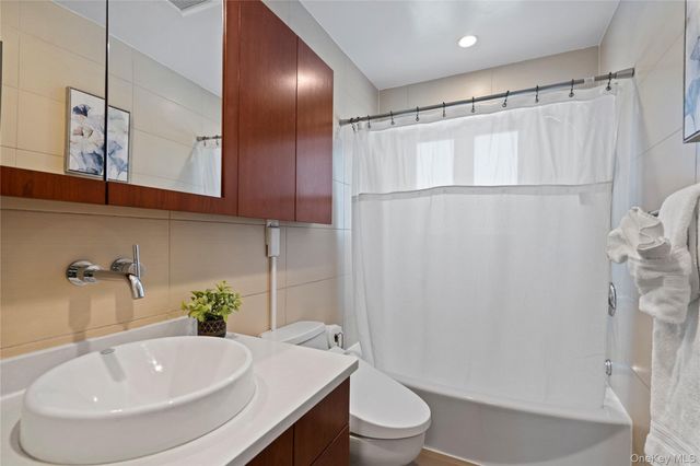 24 Jeffrey Lane, Great Neck, NY 11020