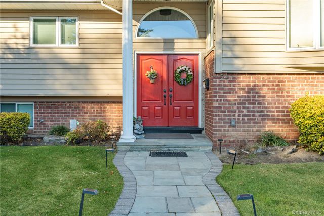 24 Jeffrey Lane, Great Neck, NY 11020