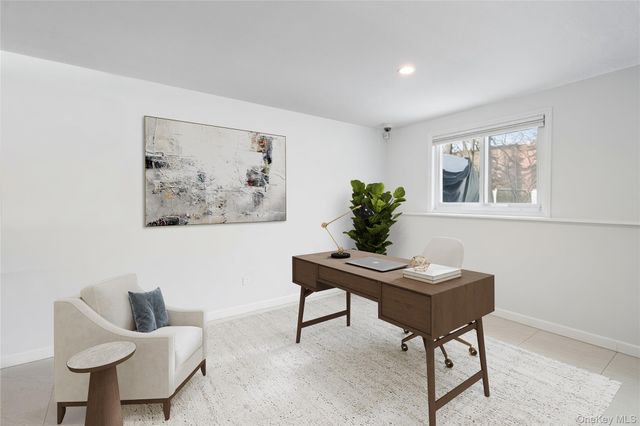 24 Jeffrey Lane, Great Neck, NY 11020