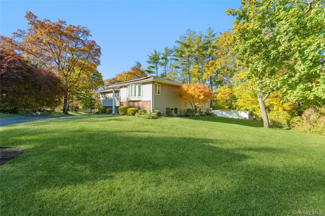 24 Jeffrey Lane, Great Neck, NY 11020