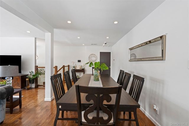 24 Jeffrey Lane, Great Neck, NY 11020