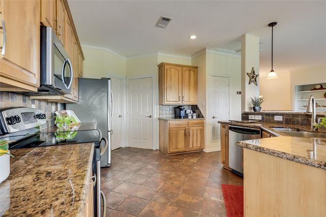 5200 Arrowhead DR, Lago Vista, TX 78645