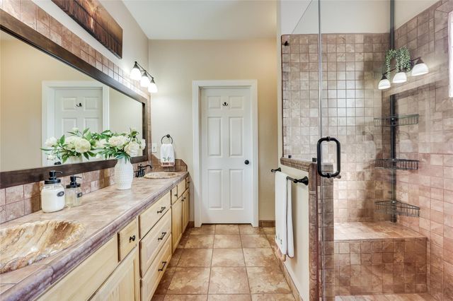 5200 Arrowhead DR, Lago Vista, TX 78645