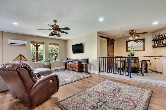 5200 Arrowhead DR, Lago Vista, TX 78645