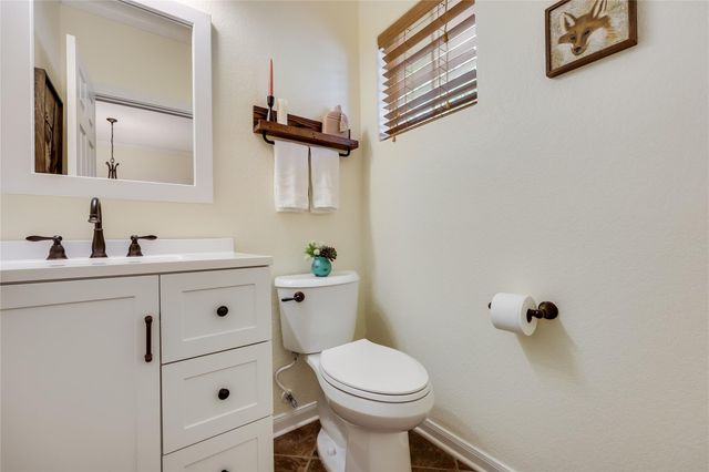 5200 Arrowhead DR, Lago Vista, TX 78645