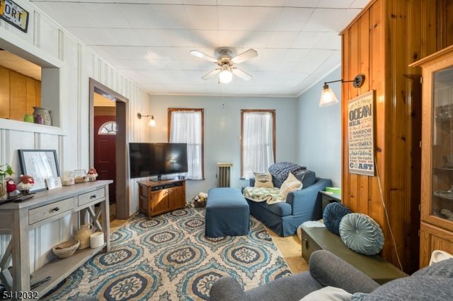 529 Maple Ave, Elizabeth City, NJ 07202