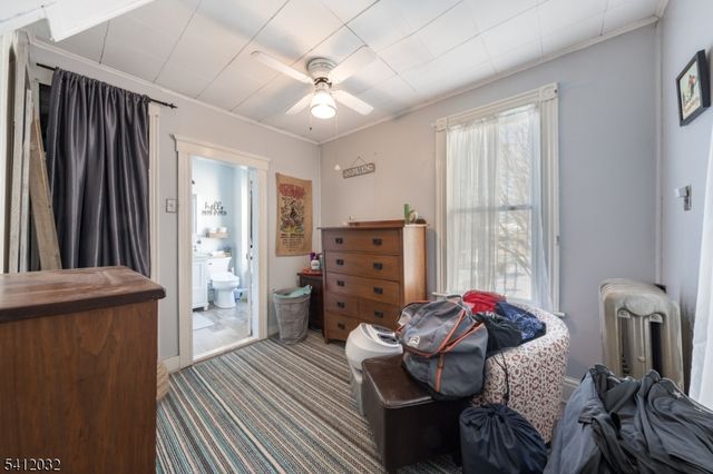 529 Maple Ave, Elizabeth City, NJ 07202