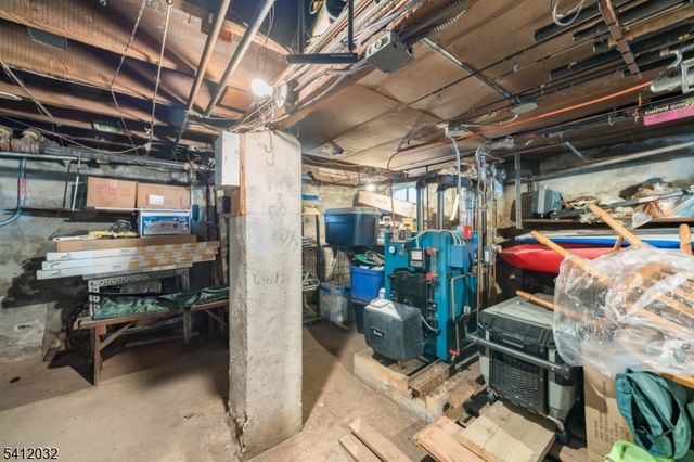 529 Maple Ave, Elizabeth City, NJ 07202