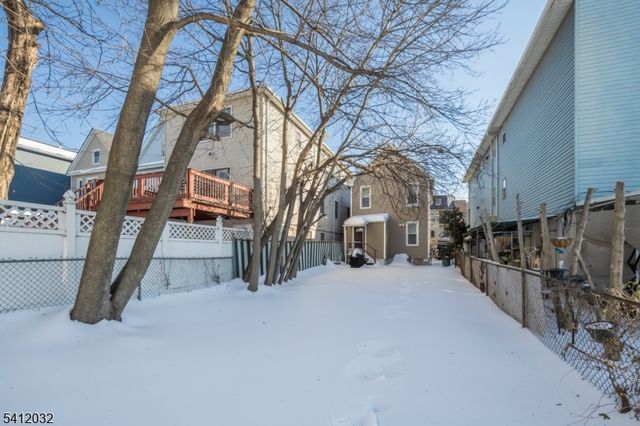 529 Maple Ave, Elizabeth City, NJ 07202