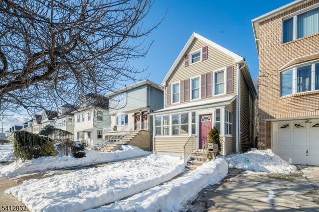 529 Maple Ave, Elizabeth City, NJ 07202