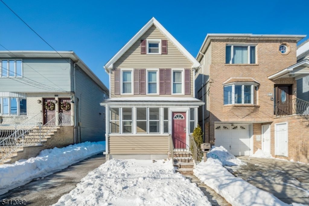 529 Maple Ave, Elizabeth City, NJ 07202