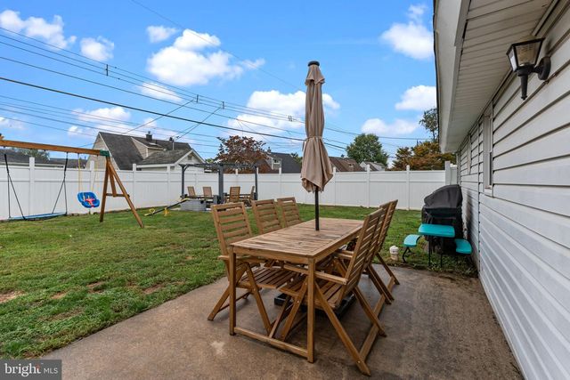 39 JEWEL LN, Levittown, PA 19055