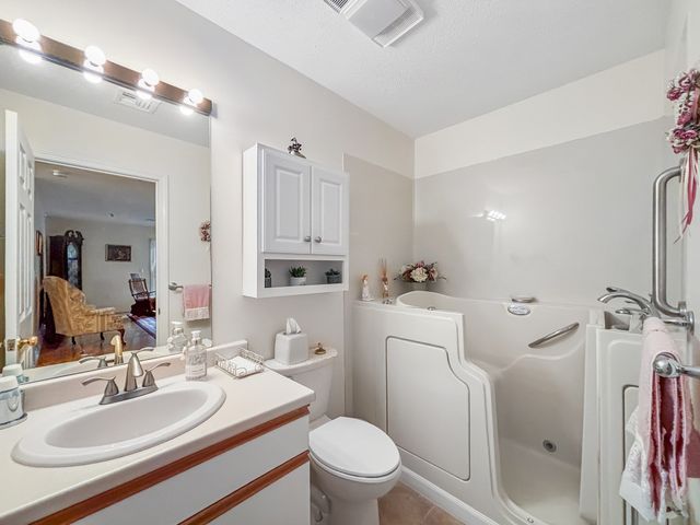 13 Dallas Dr 210, Dracut, MA 01826