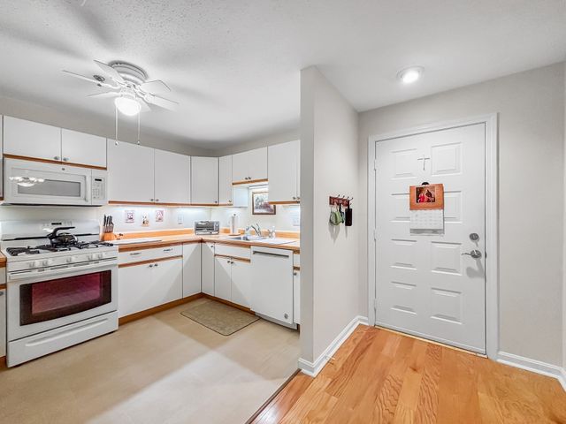 13 Dallas Dr 210, Dracut, MA 01826