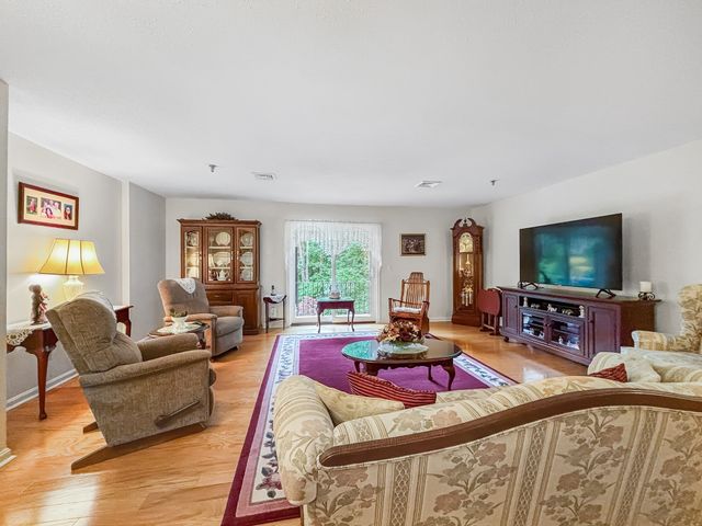 13 Dallas Dr 210, Dracut, MA 01826