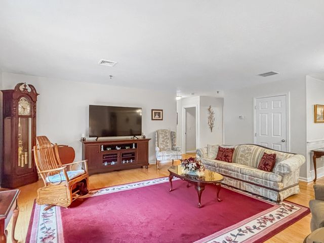 13 Dallas Dr 210, Dracut, MA 01826