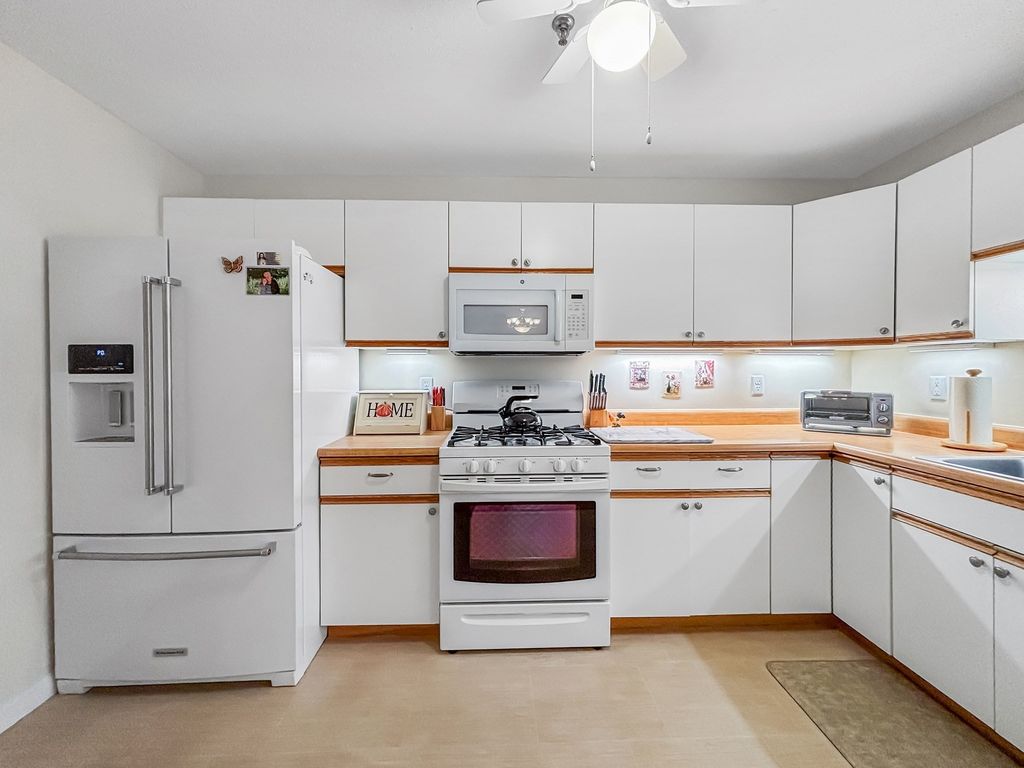 13 Dallas Dr 210, Dracut, MA 01826