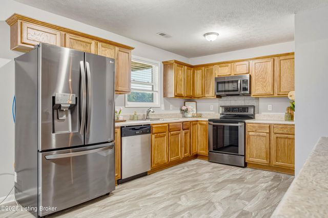 722 Cameron Ridge Rd, Shepherdsville, KY 40165