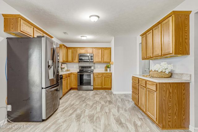722 Cameron Ridge Rd, Shepherdsville, KY 40165