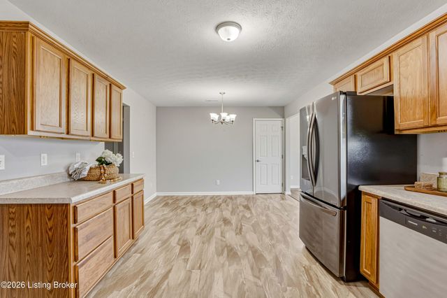 722 Cameron Ridge Rd, Shepherdsville, KY 40165